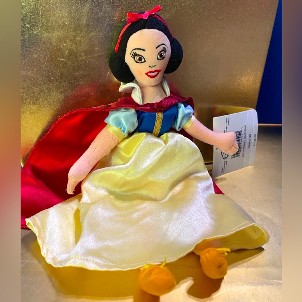 Disney Store & Parks NWT attached 90’s Snow White Beanbag Plush